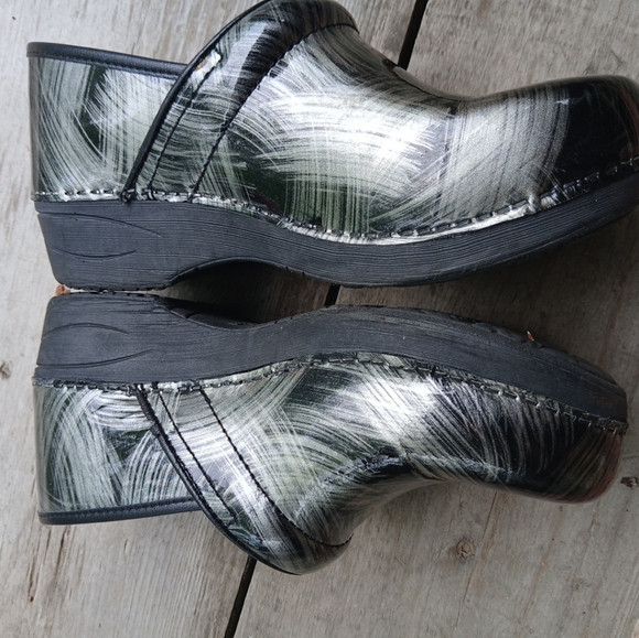Women’s Dansko Size 40 Clogs.,Sz 9 USA Black/Gray. - Picture 3 of 7